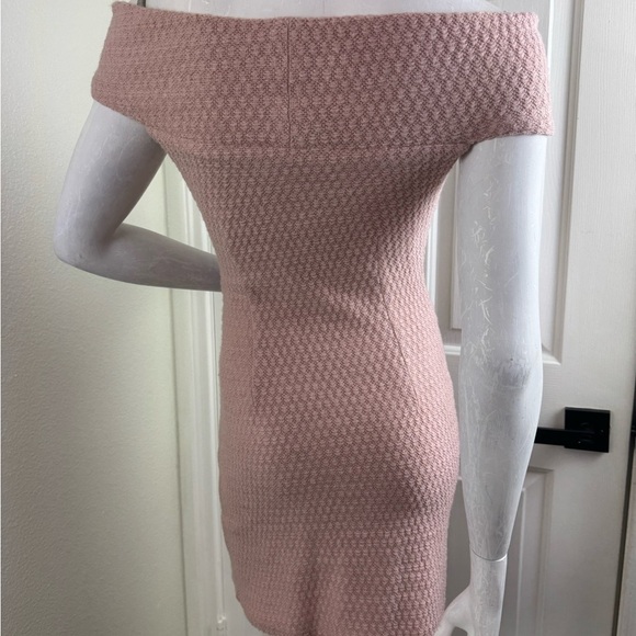 The Swan Elegant Pink Off-Shoulder Dress Size Small #194 - Picture 7 of 11